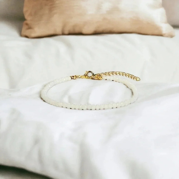 White Beaded Gold Chain Anklet Bracelet - Picture 5 of 5